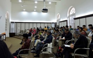 Miembros de la audiencia en la conferencia sobre Prevención de la Violencia en Masas y Promoción de la Tolerancia en Presidency University en Calcuta, India, el 28 de febrero de 2017 (Minghui.org)