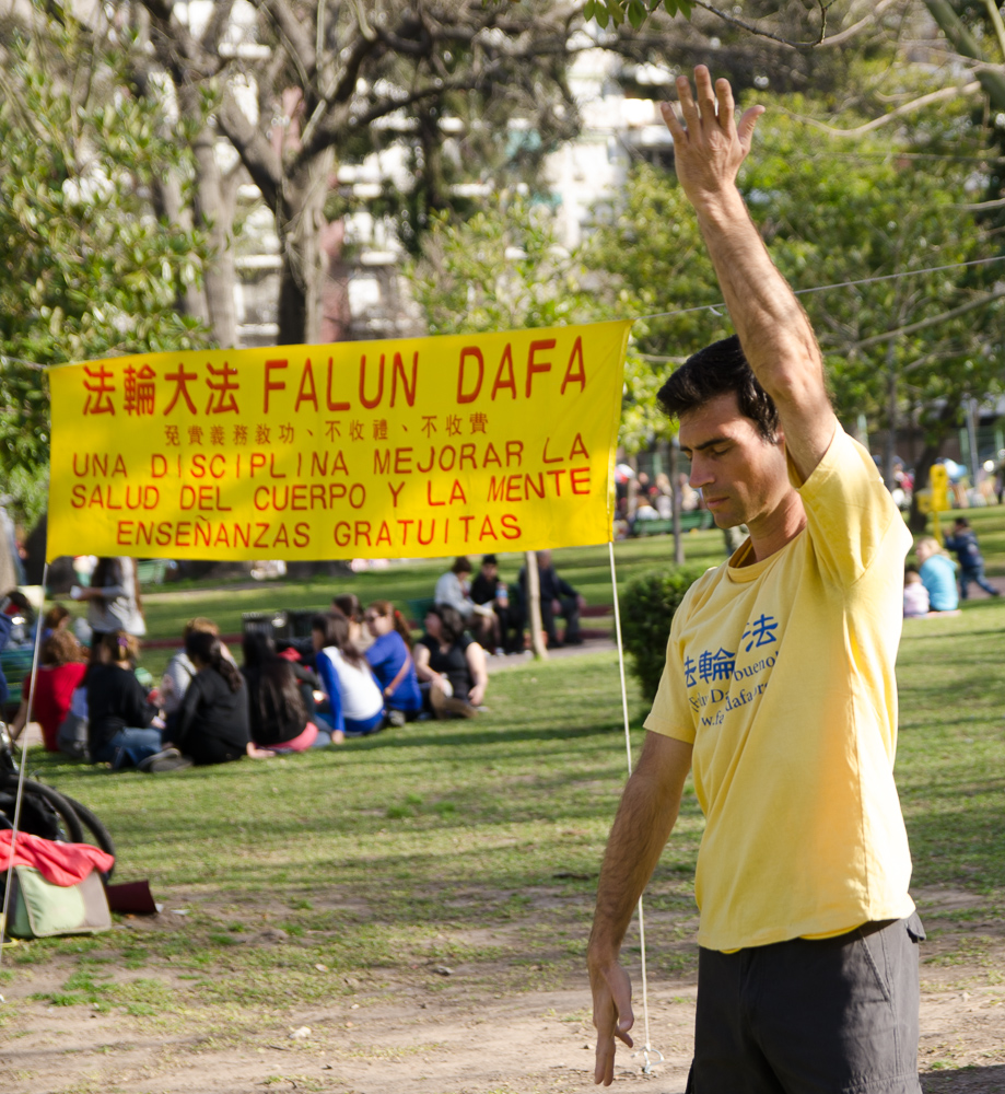 2014.08.16 Falun Dafa – Practica Caballito-15